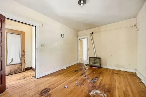2934 North Gresham Avenue Chicago IL 60618
