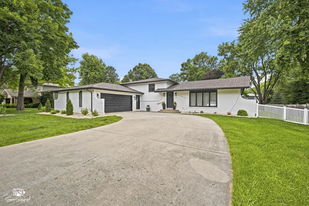 11S528 Book Road Naperville IL 60564