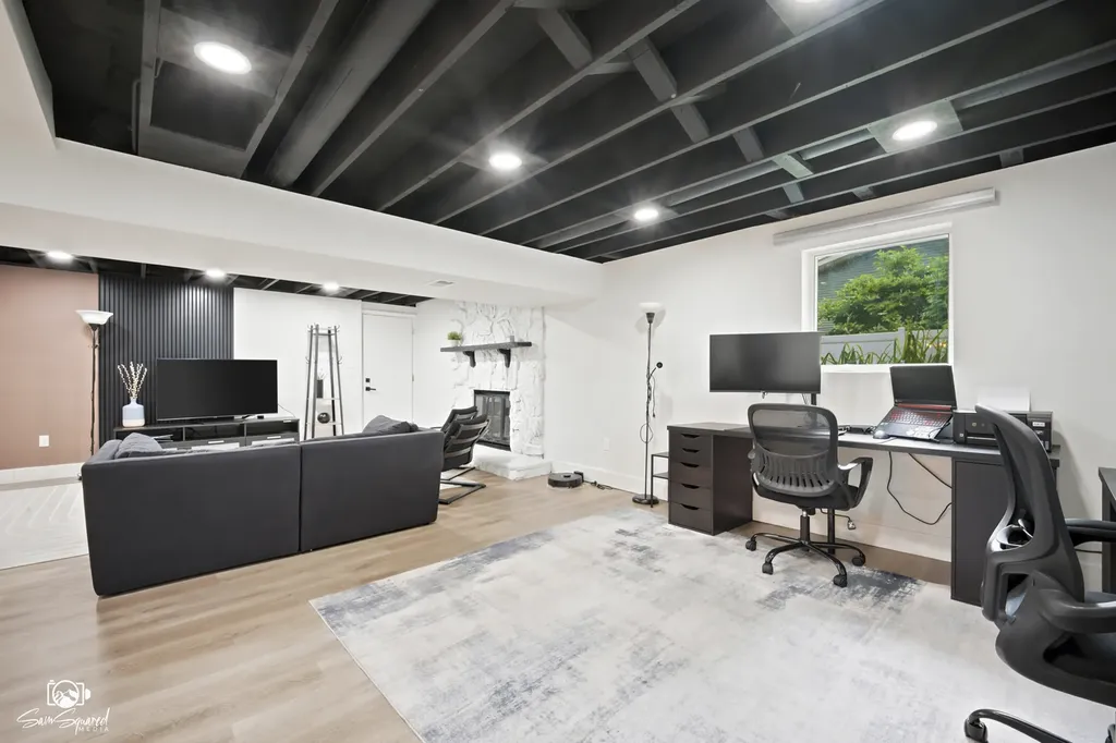 11S528 Book Road Naperville IL 60564
