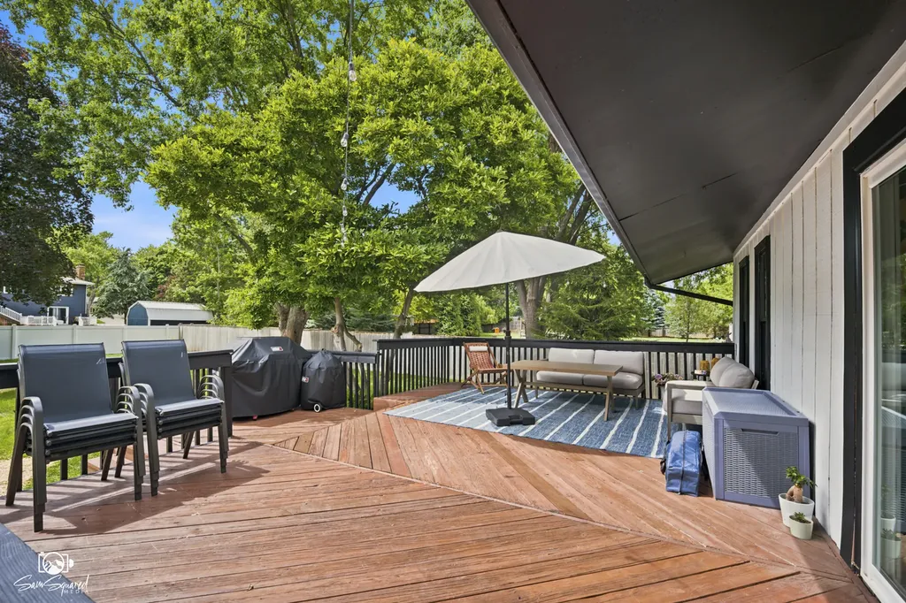 11S528 Book Road Naperville IL 60564