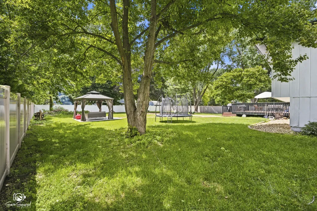 11S528 Book Road Naperville IL 60564