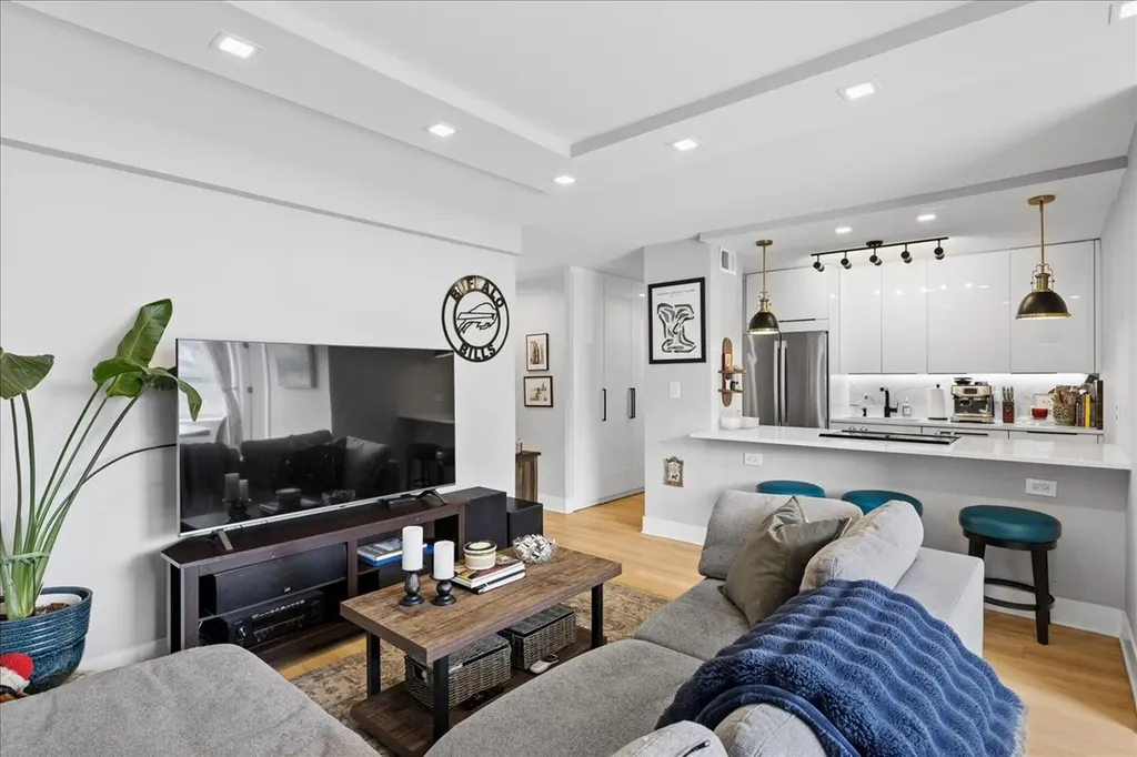 1355 North Sandburg Terrace Chicago IL 60610