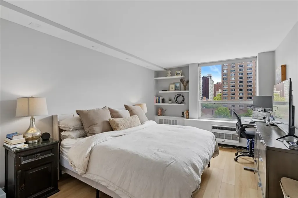 1355 North Sandburg Terrace Chicago IL 60610