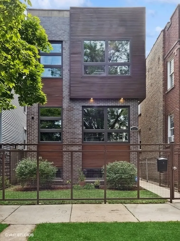 4323 North St Louis Avenue Chicago IL 60618