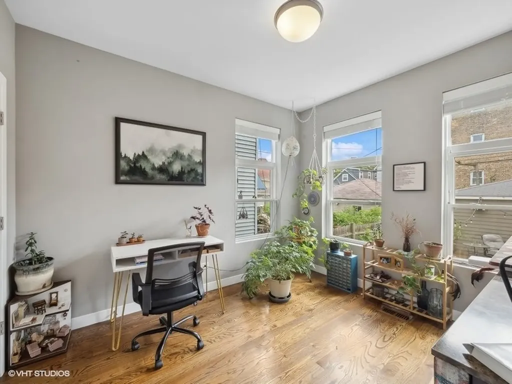 4323 North St Louis Avenue Chicago IL 60618