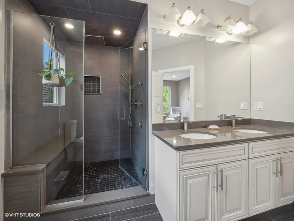 4323 North St Louis Avenue Chicago IL 60618