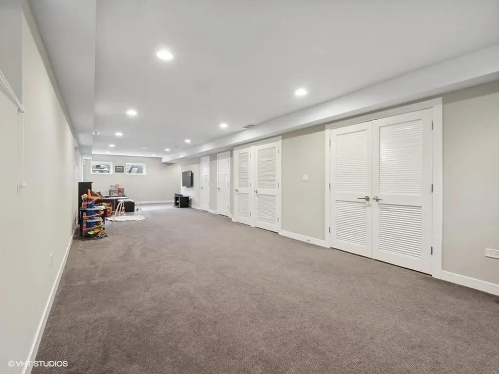 4323 North St Louis Avenue Chicago IL 60618