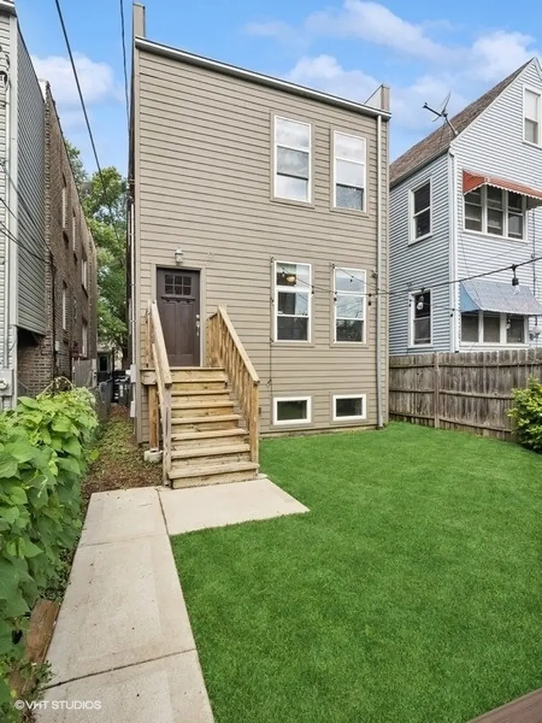 4323 North St Louis Avenue Chicago IL 60618