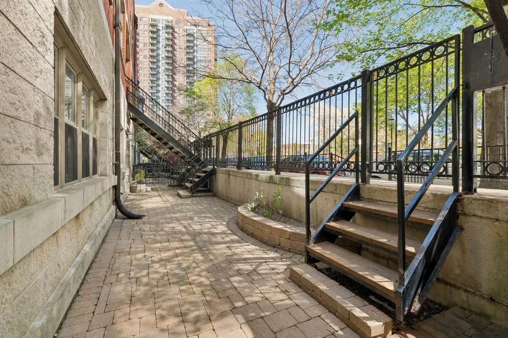 1816 South Calumet Avenue Chicago IL 60616