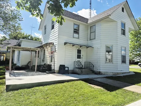 222 North Maple Street N Cullom IL 60929