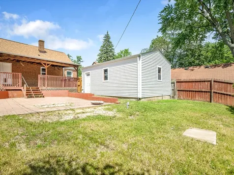 3447 Broadway Rockford IL 61108