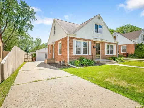 3447 Broadway Rockford IL 61108