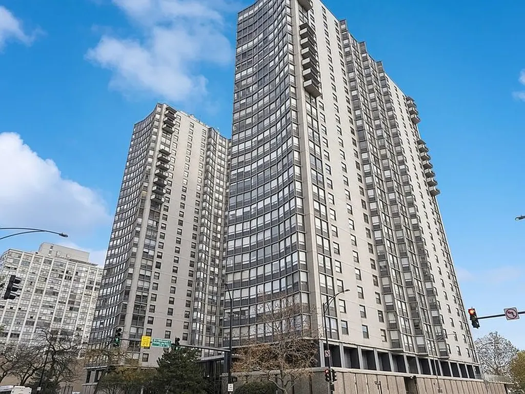 5701 North Sheridan Road Chicago IL 60660