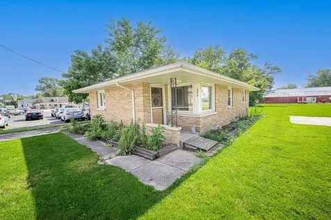 6678 S State Route 1 St. Anne IL 60964