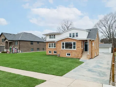 8110 Lockwood Avenue Burbank IL 60459