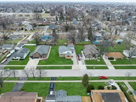 8110 Lockwood Avenue Burbank IL 60459