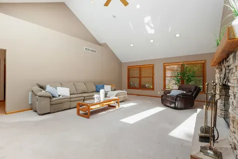 39 Wiltshire Drive Lincolnshire IL 60069