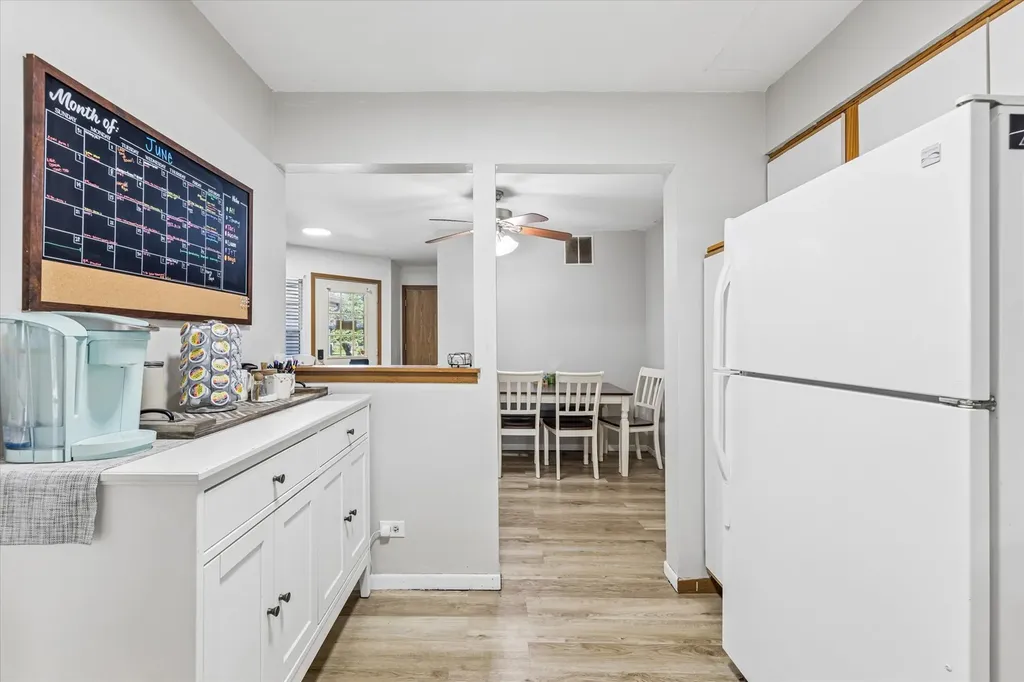 1375 Ridgefield Circle Carol Stream IL 60188