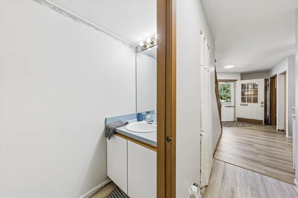 1375 Ridgefield Circle Carol Stream IL 60188