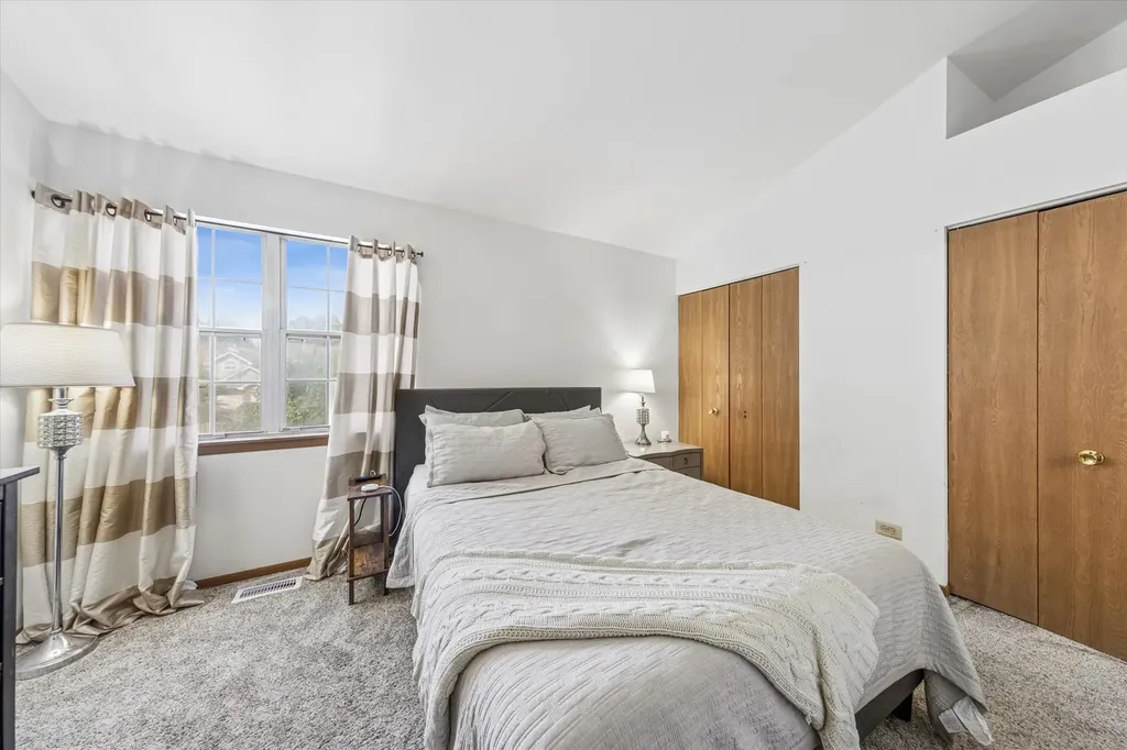 1375 Ridgefield Circle Carol Stream IL 60188