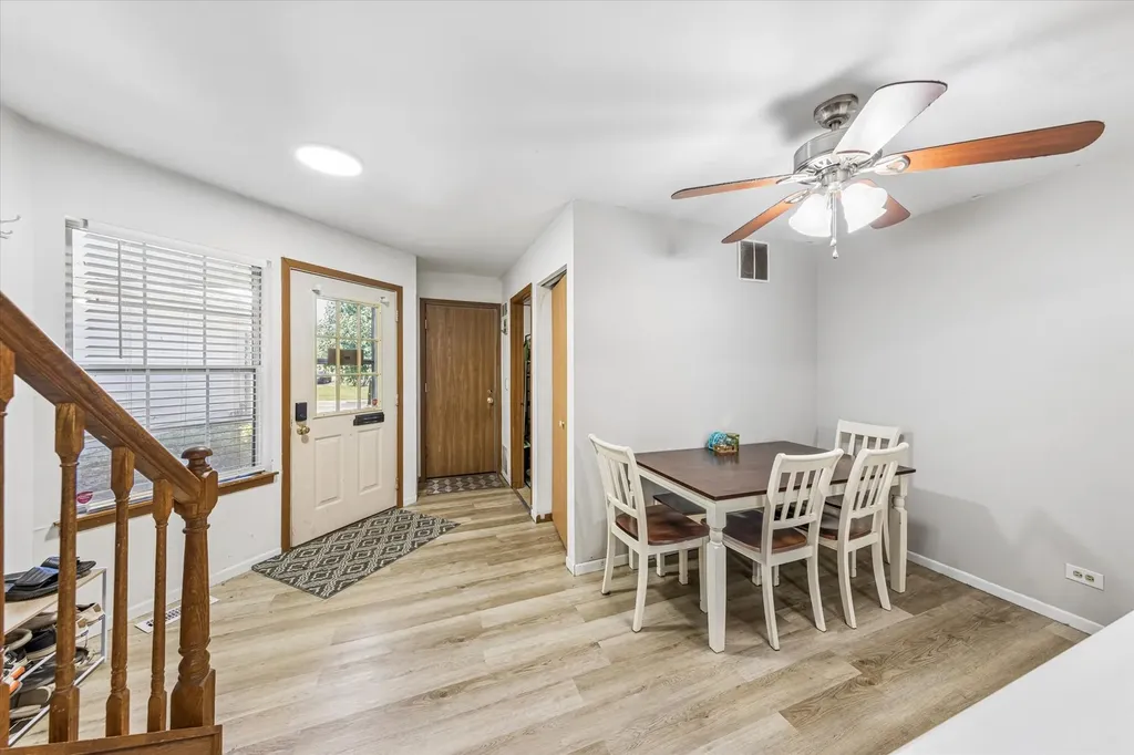 1375 Ridgefield Circle Carol Stream IL 60188