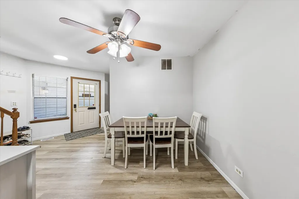 1375 Ridgefield Circle Carol Stream IL 60188