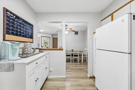 1375 Ridgefield Circle Carol Stream IL 60188