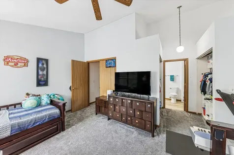 1375 Ridgefield Circle Carol Stream IL 60188