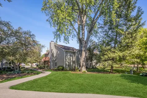 1375 Ridgefield Circle Carol Stream IL 60188