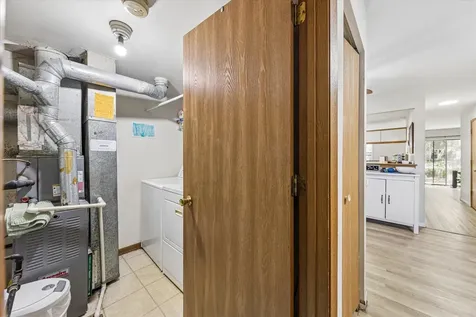 1375 Ridgefield Circle Carol Stream IL 60188