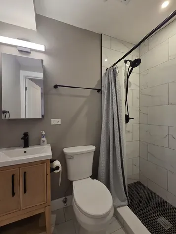 4113 North Damen Avenue Chicago IL 60618