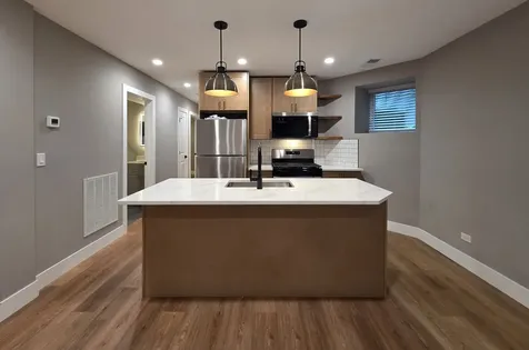 4113 North Damen Avenue Chicago IL 60618