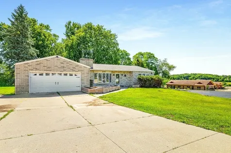 2057 Il Rte N Freeport IL 61032