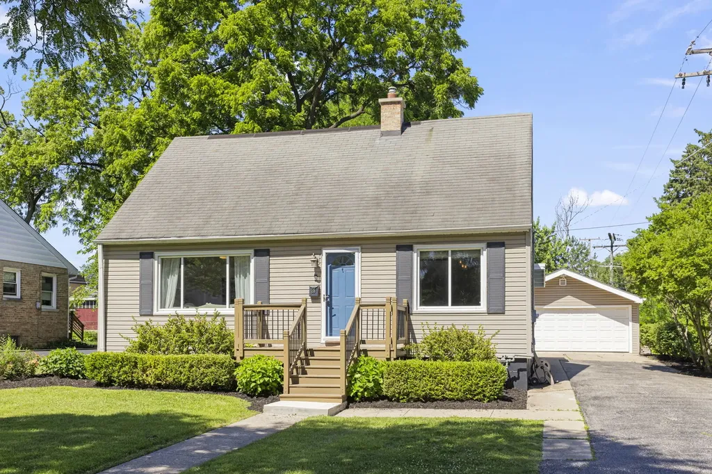 28 North Yale Avenue Villa Park IL 60181