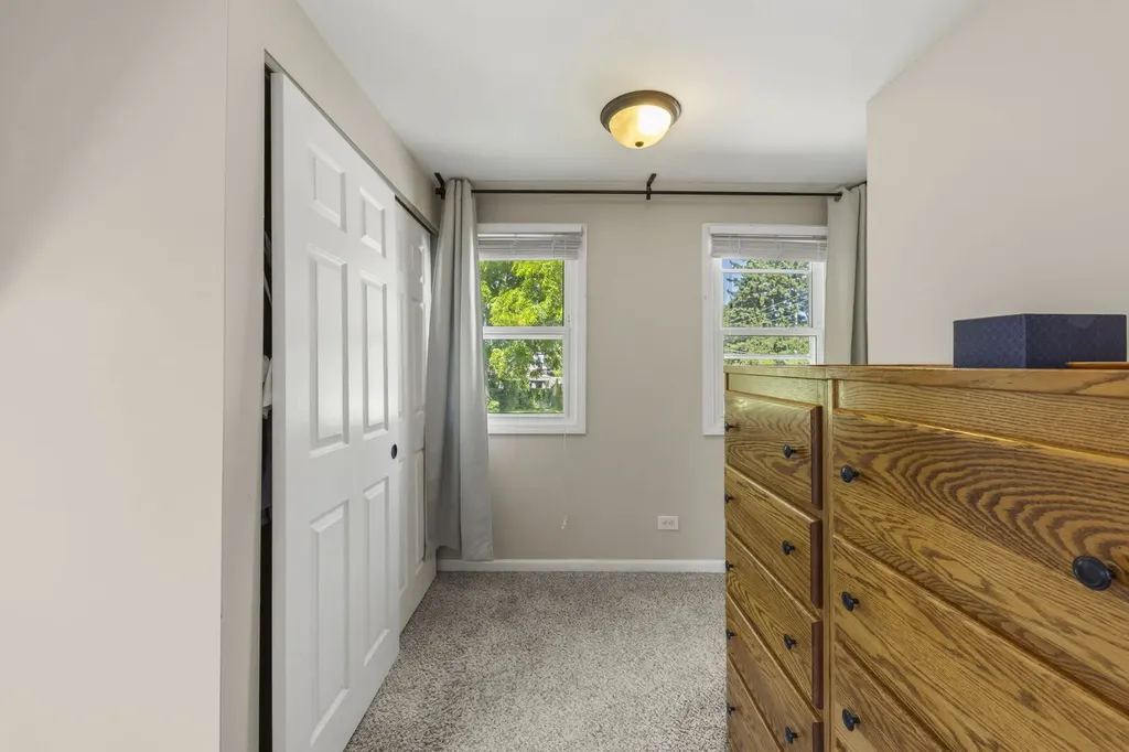 28 North Yale Avenue Villa Park IL 60181