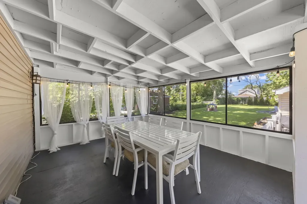 28 North Yale Avenue Villa Park IL 60181