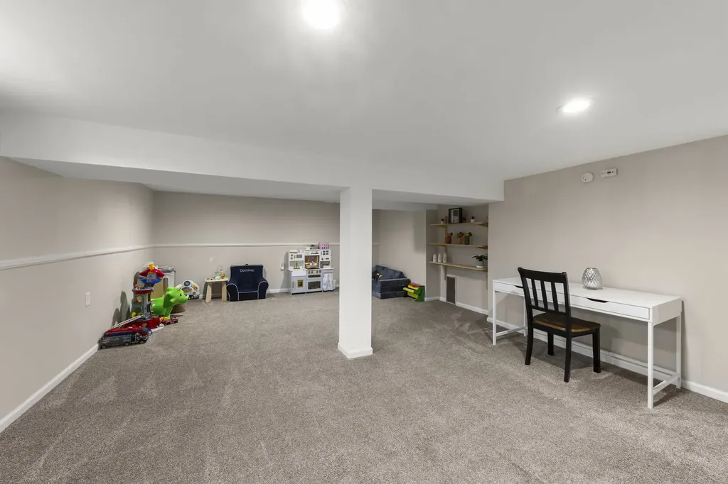 28 North Yale Avenue Villa Park IL 60181