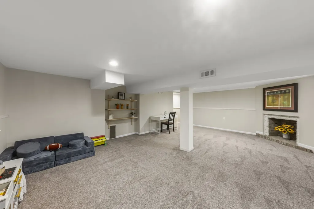 28 North Yale Avenue Villa Park IL 60181