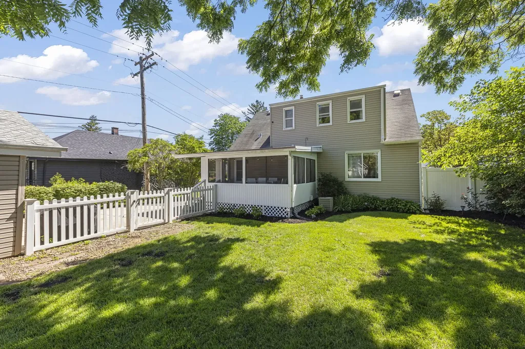 28 North Yale Avenue Villa Park IL 60181