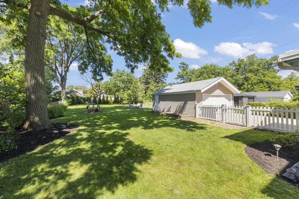 28 North Yale Avenue Villa Park IL 60181