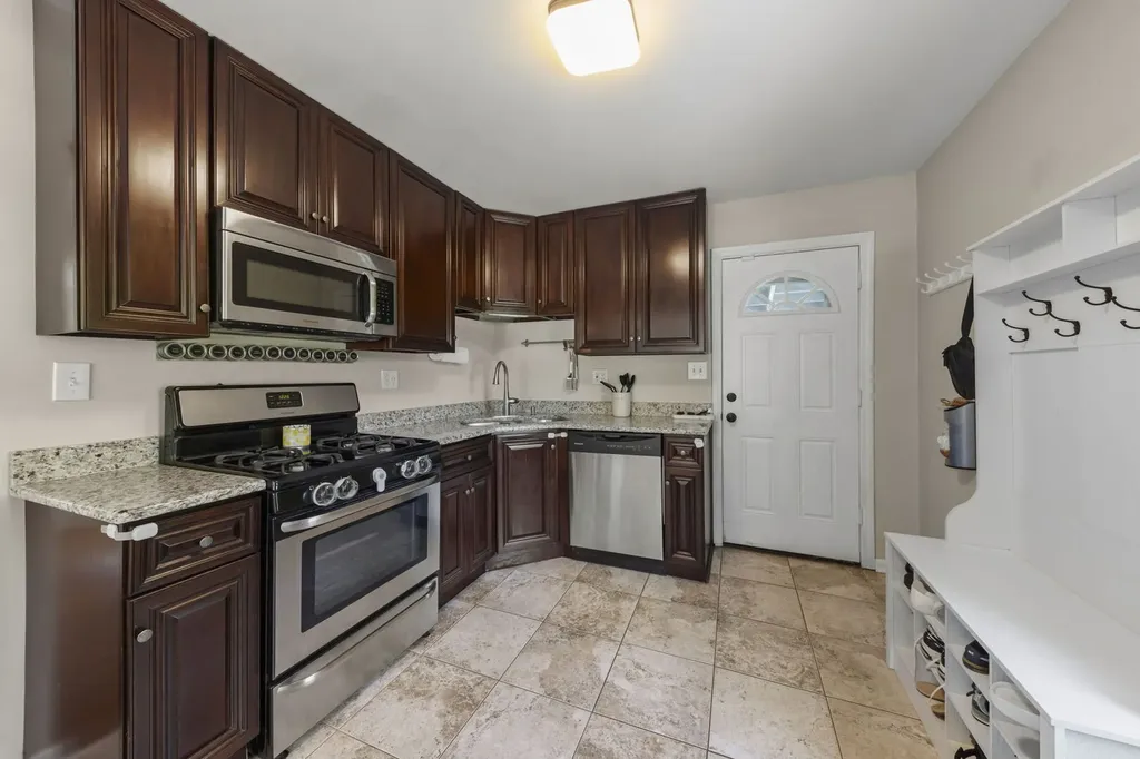 28 North Yale Avenue Villa Park IL 60181
