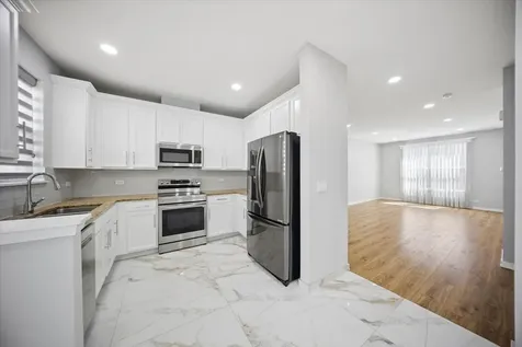 1244 Evergreen Avenue Des Plaines IL 60016
