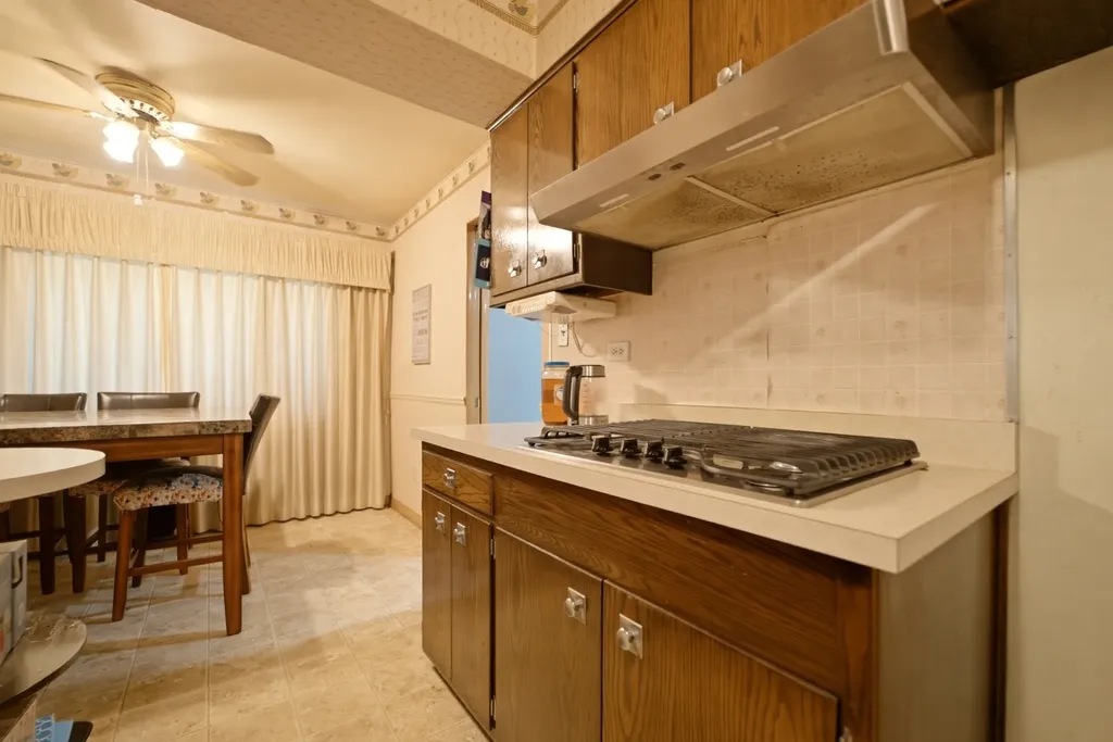 13227 South Escanaba Avenue Chicago IL 60633