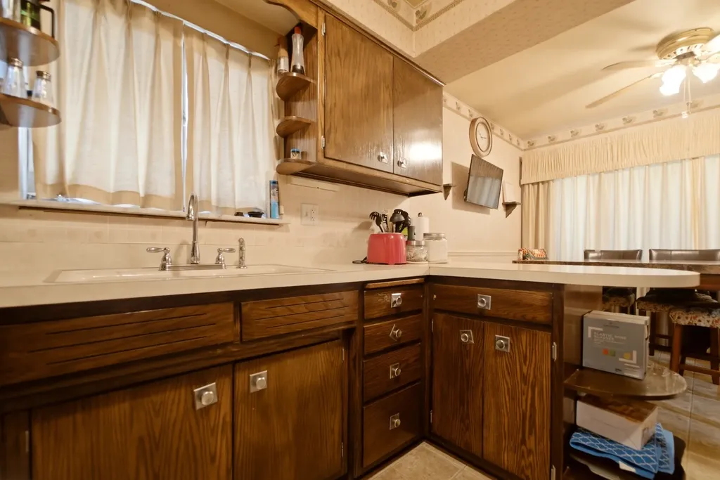 13227 South Escanaba Avenue Chicago IL 60633