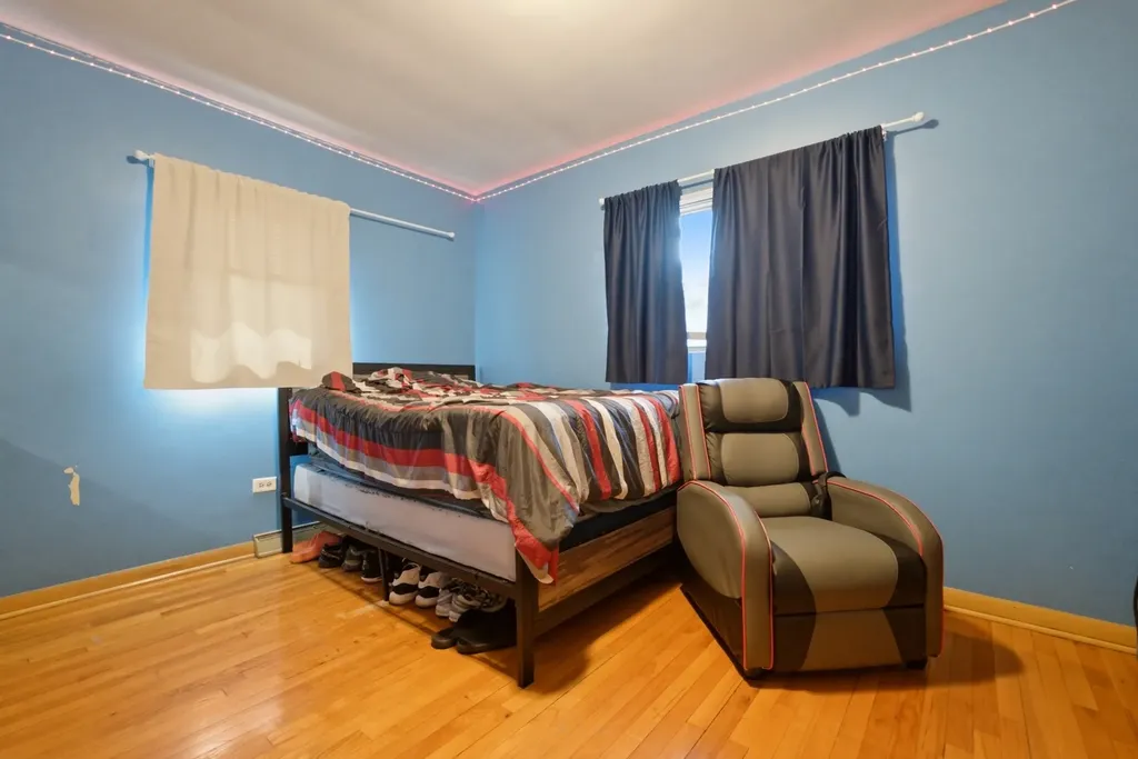 13227 South Escanaba Avenue Chicago IL 60633
