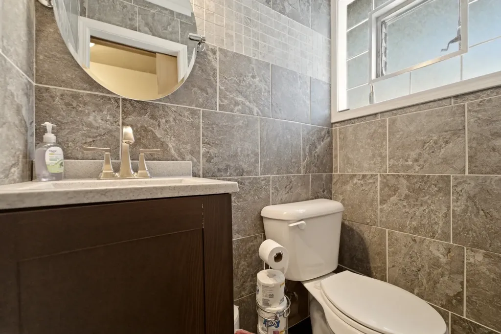 13227 South Escanaba Avenue Chicago IL 60633