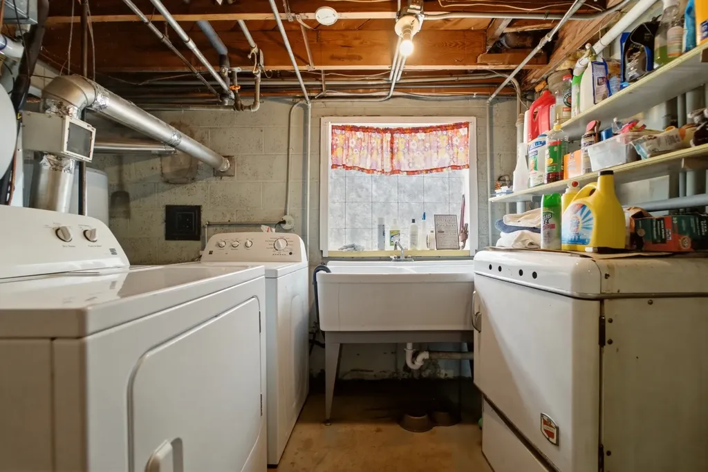 13227 South Escanaba Avenue Chicago IL 60633