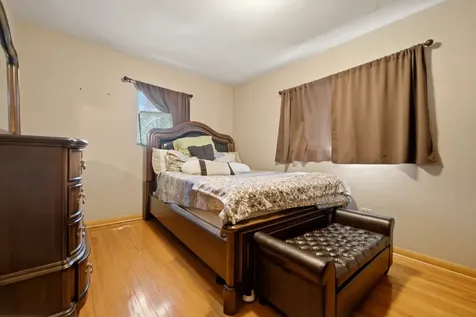 13227 South Escanaba Avenue Chicago IL 60633