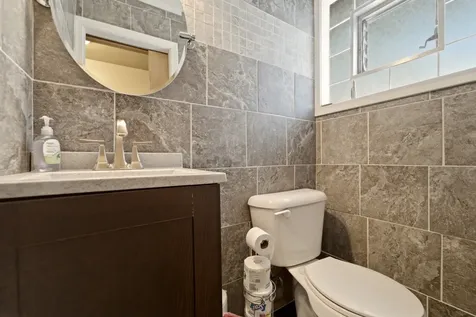 13227 South Escanaba Avenue Chicago IL 60633
