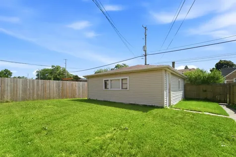 13227 South Escanaba Avenue Chicago IL 60633